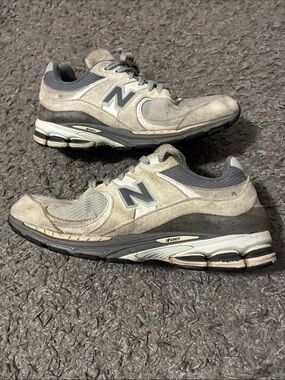 New balance 2002r